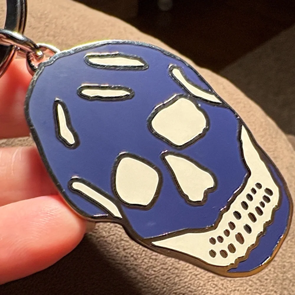 Alexander McQueen Periwinkle and White Skull Key Chain